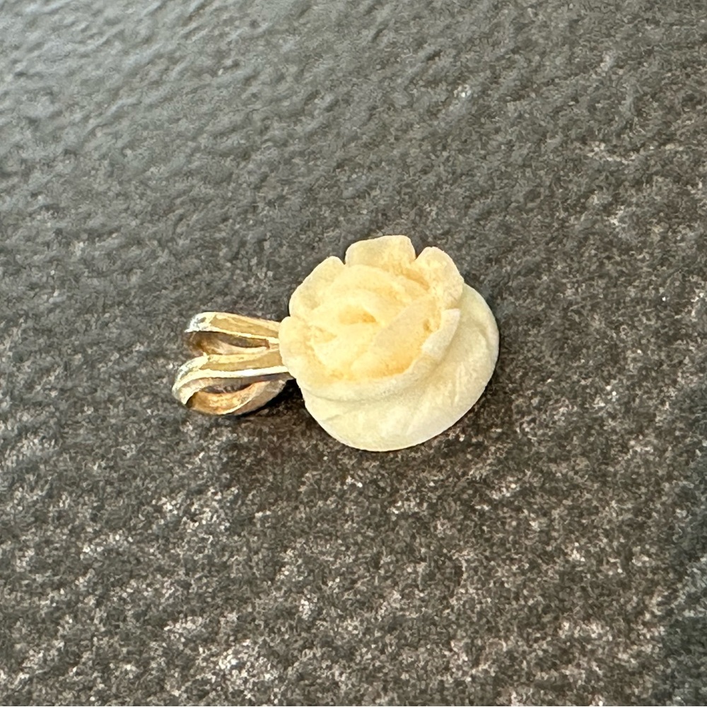Vintage Ivory Rose Pendant - Picture 4 of 6